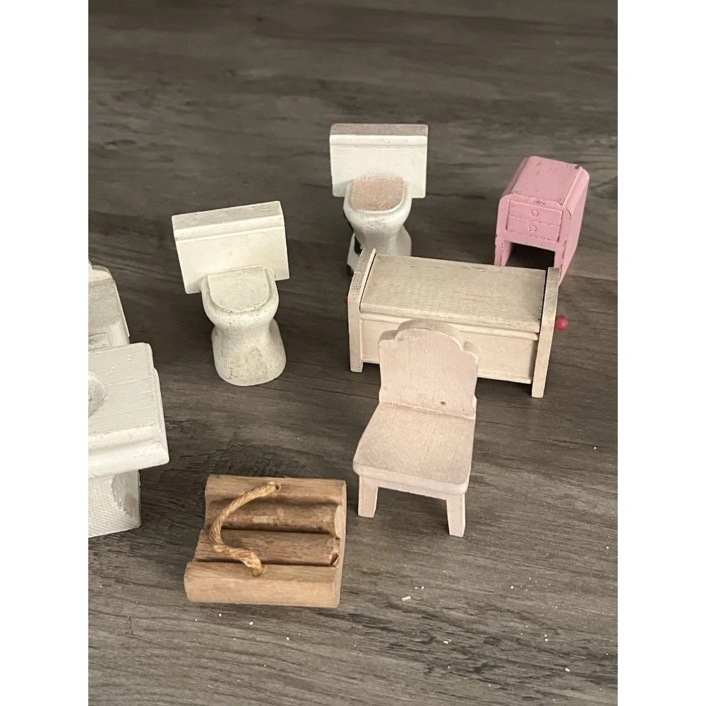 10 pc Set of Vintage Dollhouse Furniture Toilets Sinks More Fair To Good Cond.‎